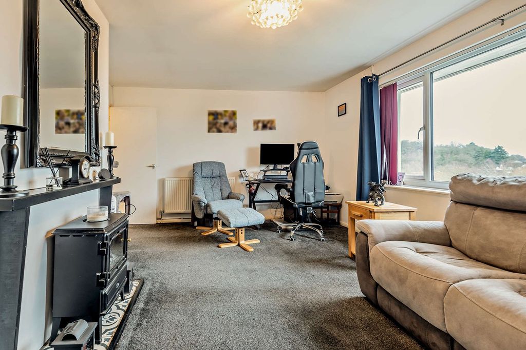 Property photo 3 of 25