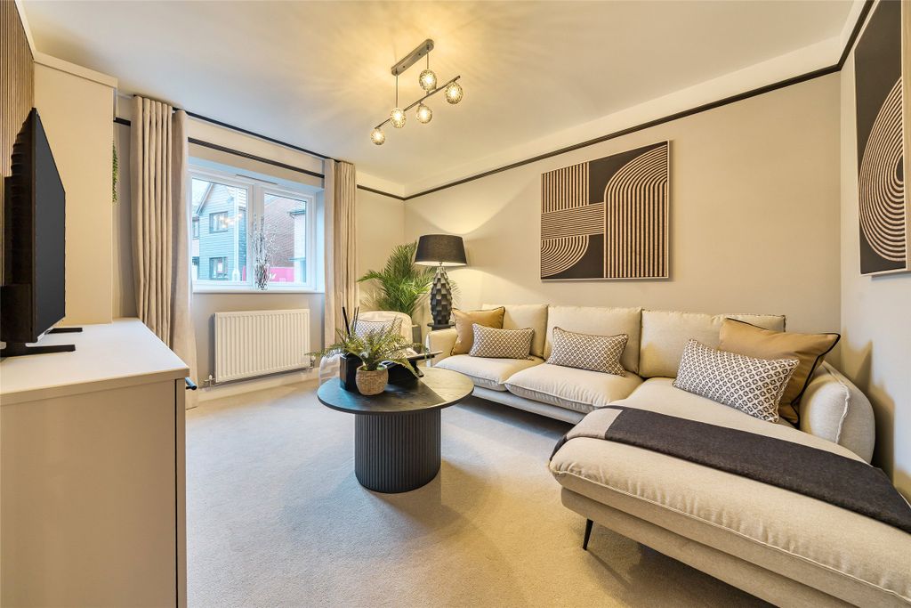 Property photo 3 of 10 Show Home