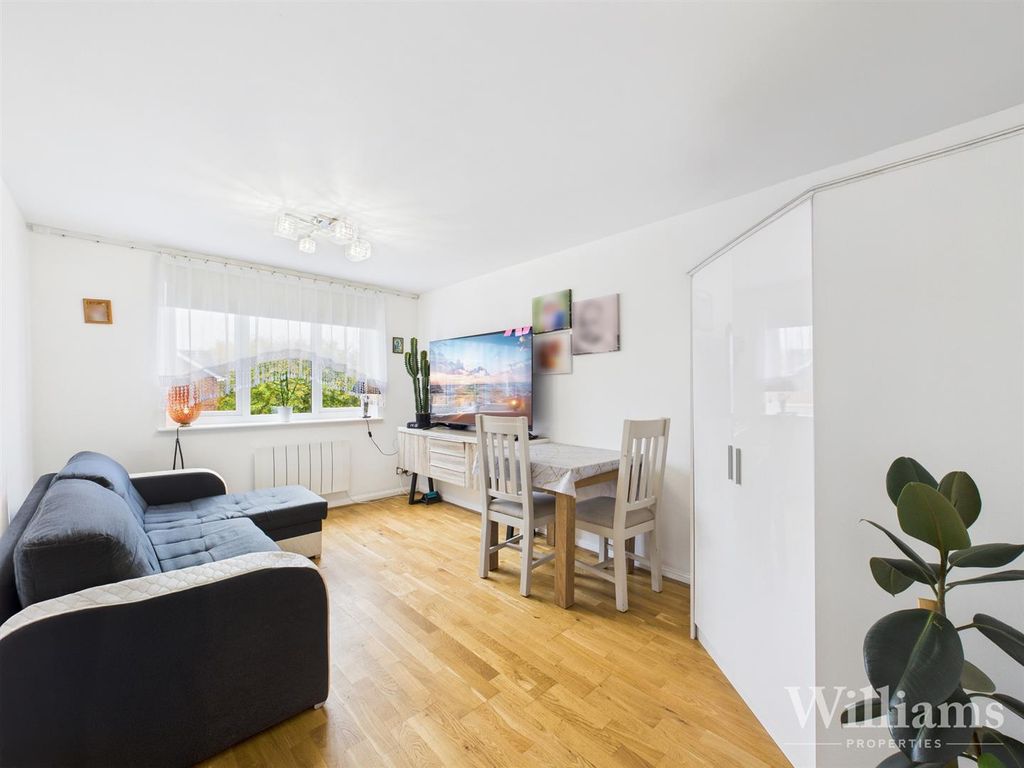 Property photo 3 of 9 Cam02861G0-Pr0506-Still003.Jpg