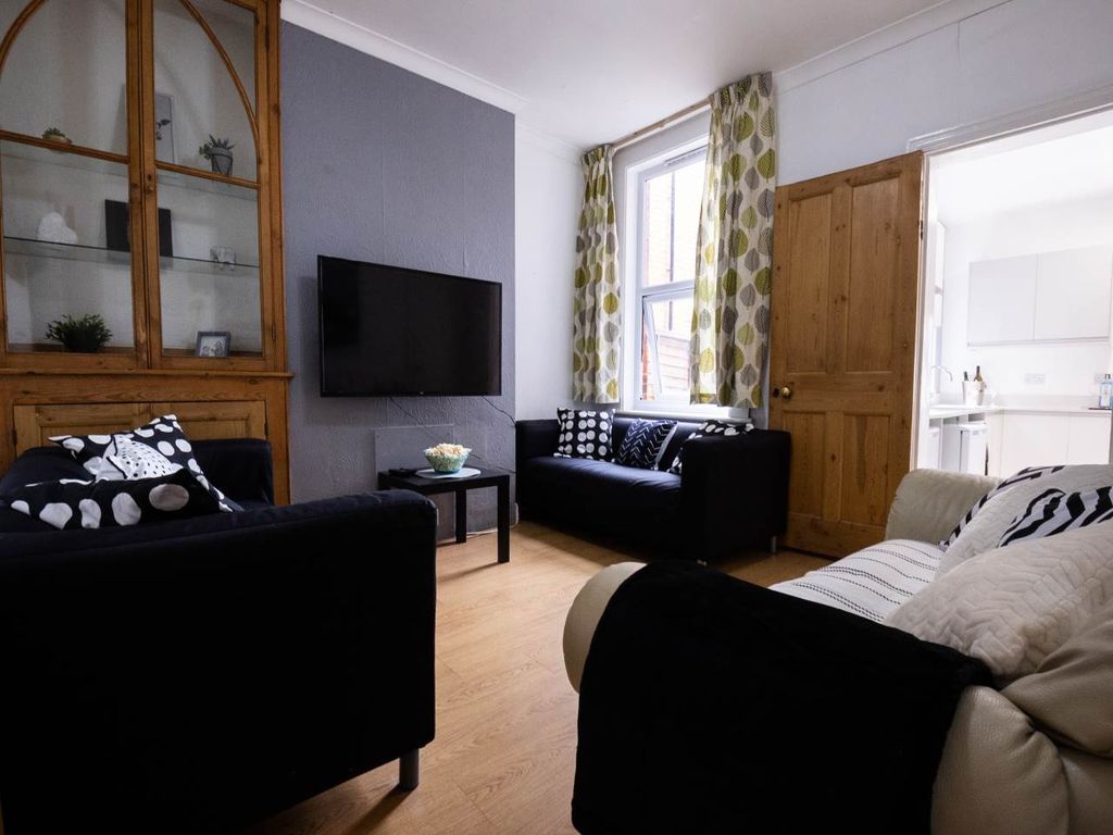 Property photo 1 of 20 41_St_Martins_Road_Canterbury-6