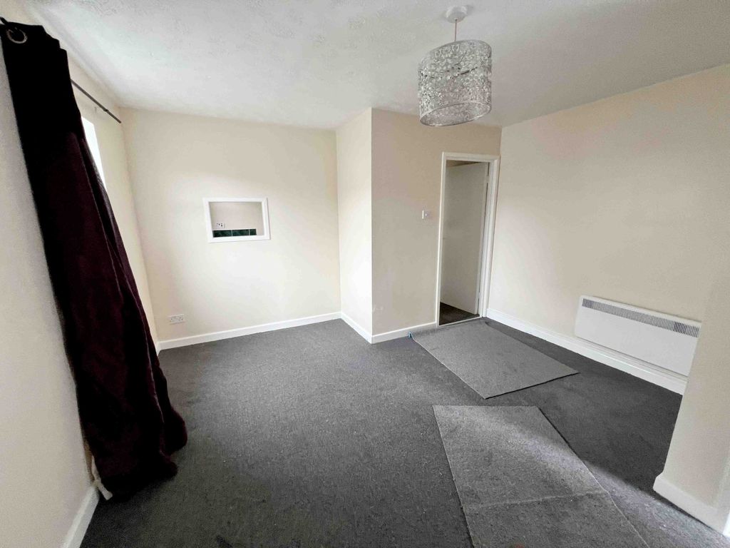 Property photo 3 of 6 Gallery