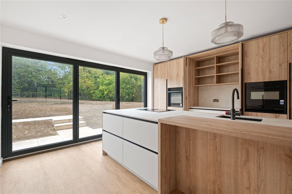 Property photo 3 of 26 Picture No. 24