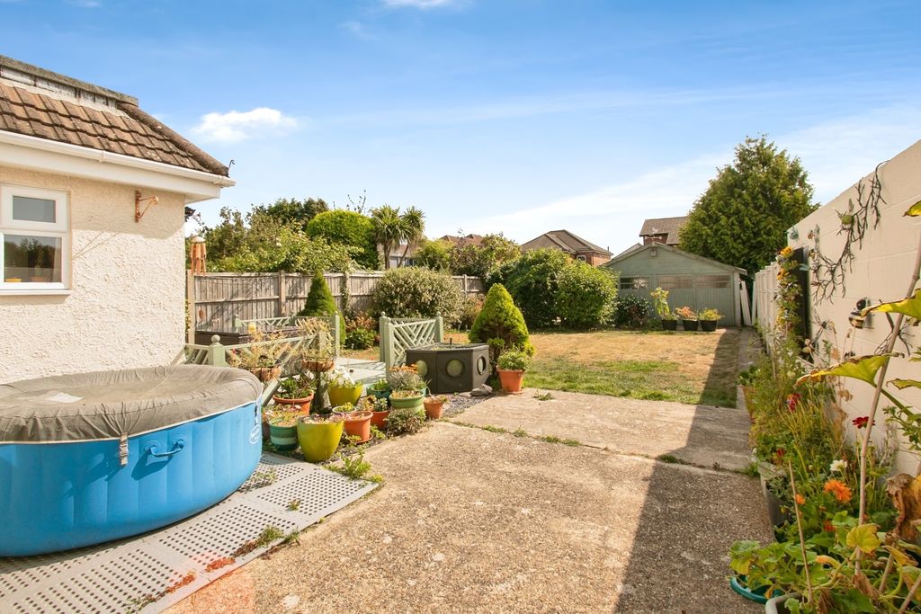 Property photo 2 of 17 Photo