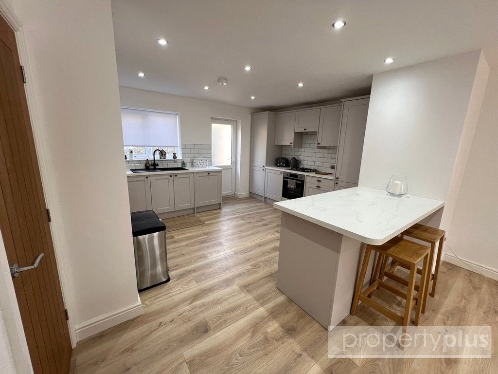 Property photo 3 of 18 Picture No. 12