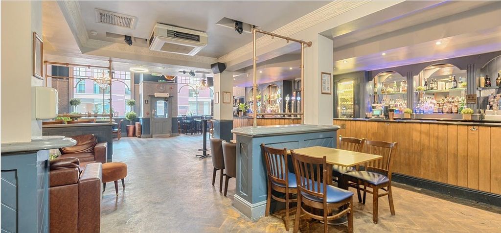 Property photo 2 of 6 Internal Image - The Bar - 35 Blagrave St.Jpg