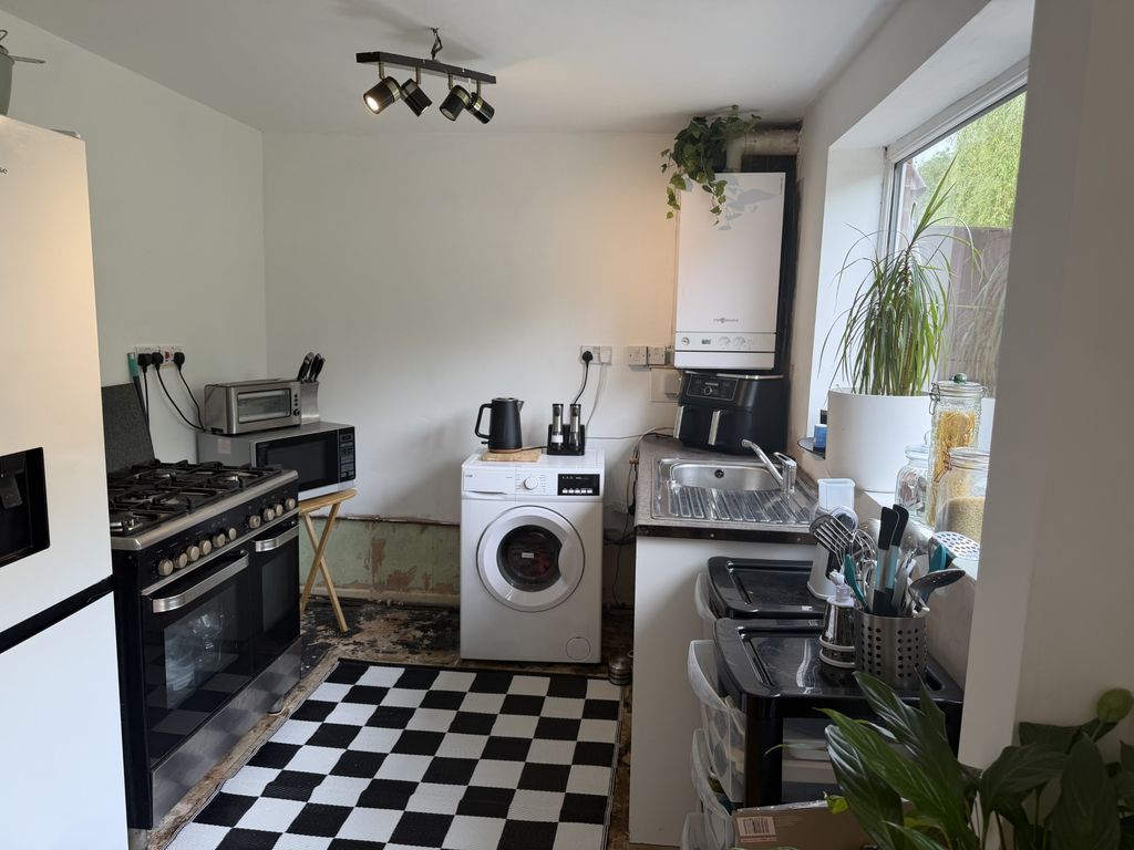 Property photo 3 of 13 Kitchen