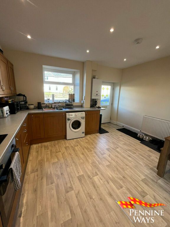 Property photo 2 of 7 Kitchen