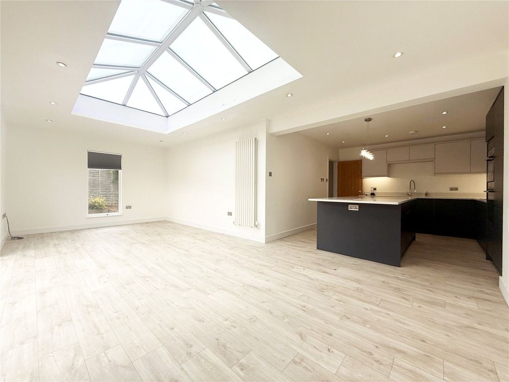 Property photo 2 of 13 Picture No. 26