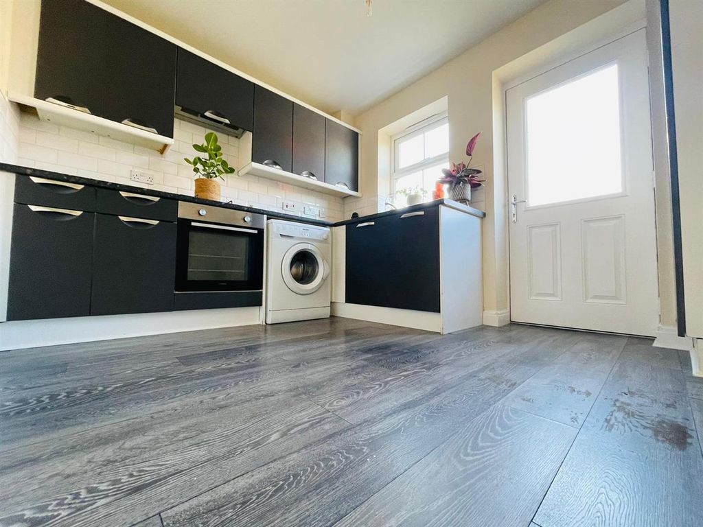 Property photo 1 of 16 3 Bedroom Semi Detached For Rent