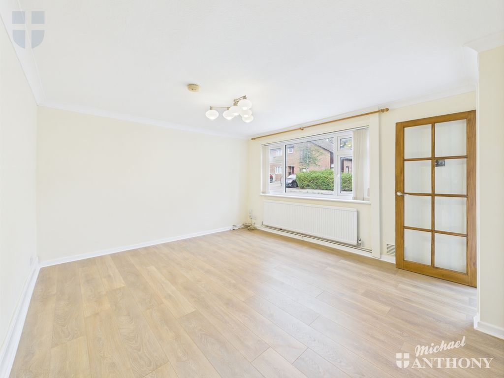 Property photo 3 of 13 Cam03852G0-Pr0373-Still002