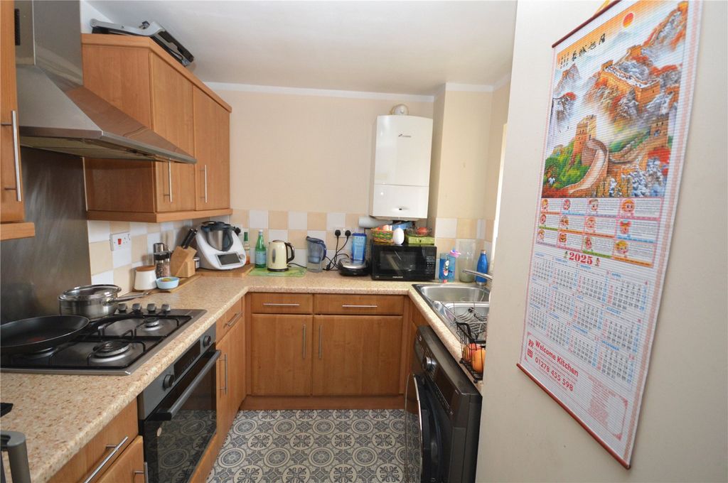 Property photo 3 of 9 Kitchen