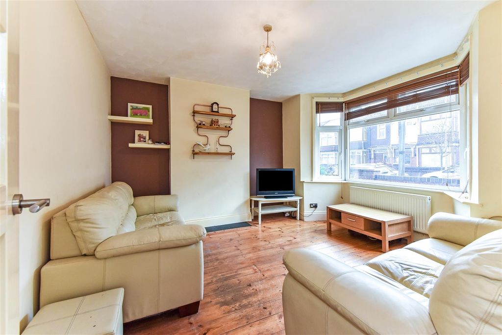 Property photo 3 of 30 Living Room