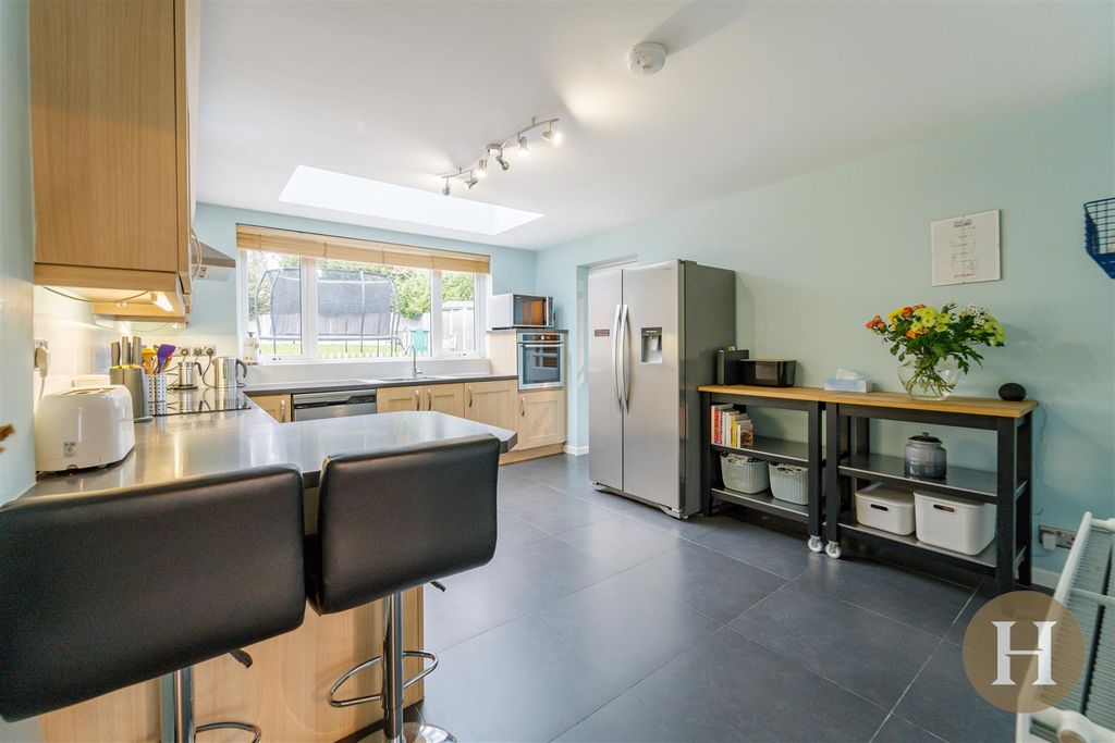 Property photo 2 of 43 Hadleigh Estate Agents-19.Jpg