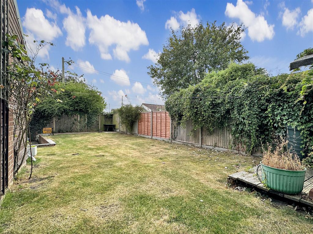 Property photo 3 of 25 Garden 770