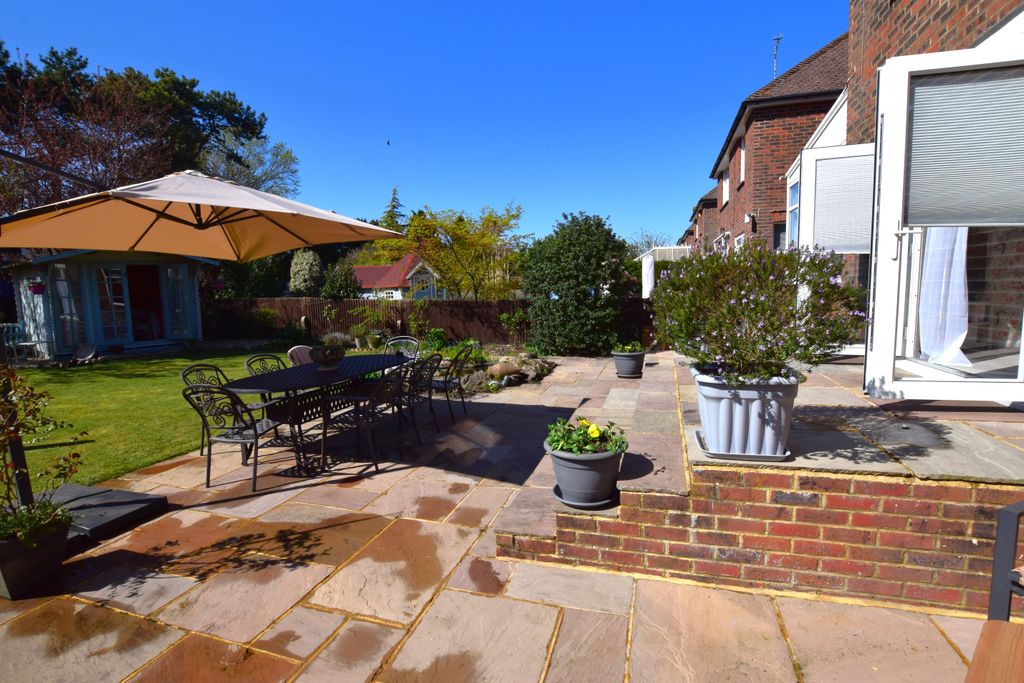 Property photo 3 of 25 Rear Garden (1)