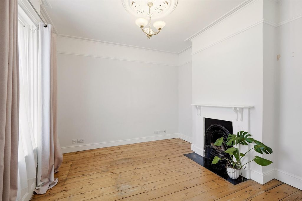 Property photo 2 of 26 102-Unthankrd-013.Jpg