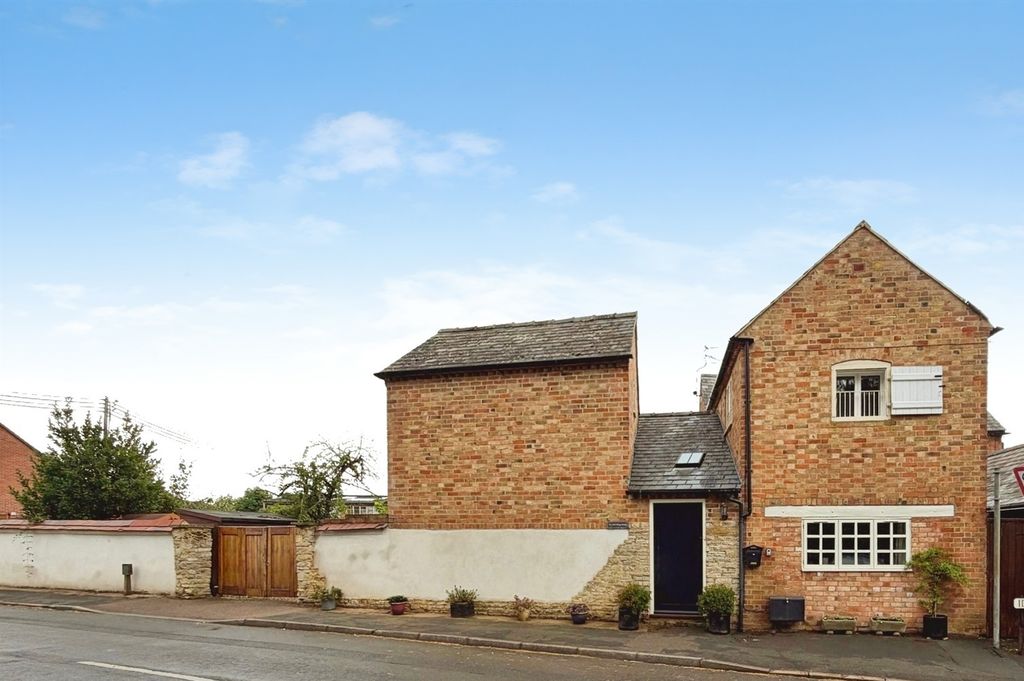 Property photo 1 of 25