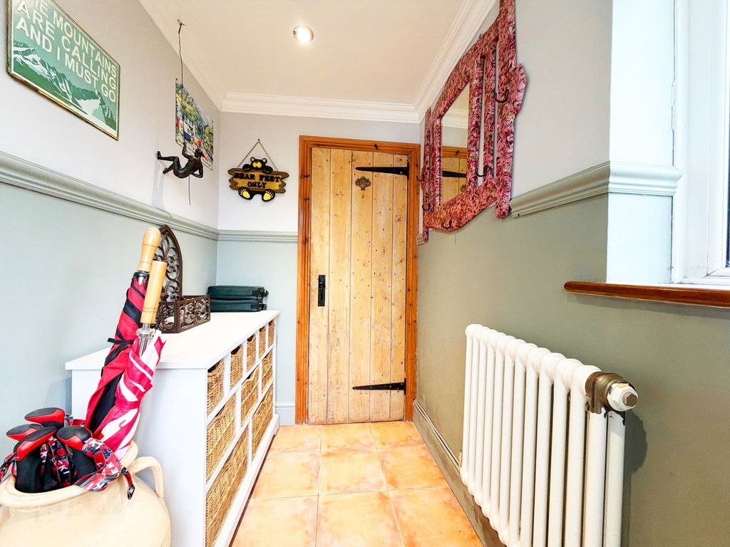 Property photo 3 of 44
