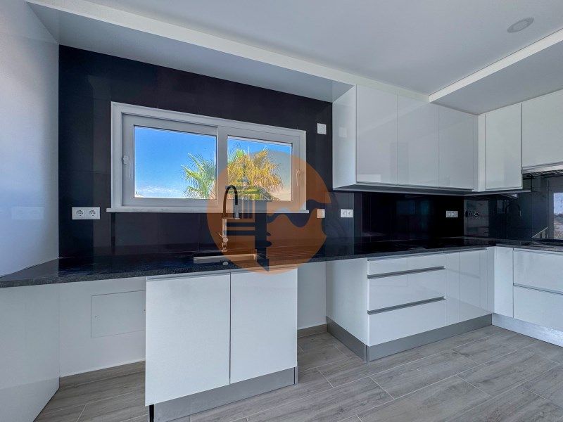 Property photo 1 of 32