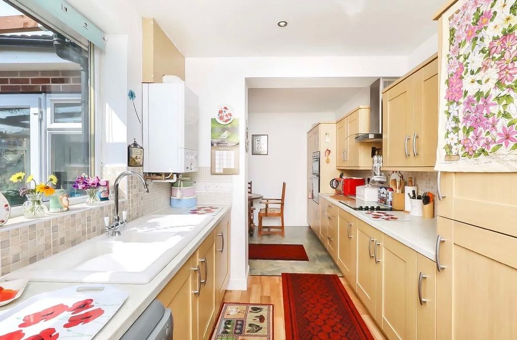 Property photo 2 of 12