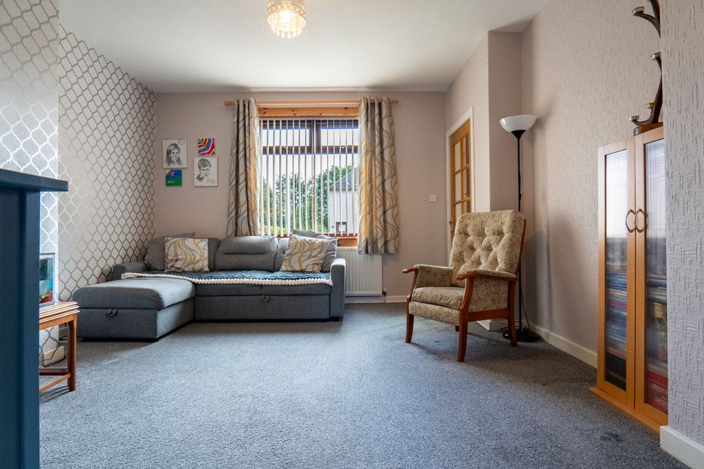 Property photo 2 of 33