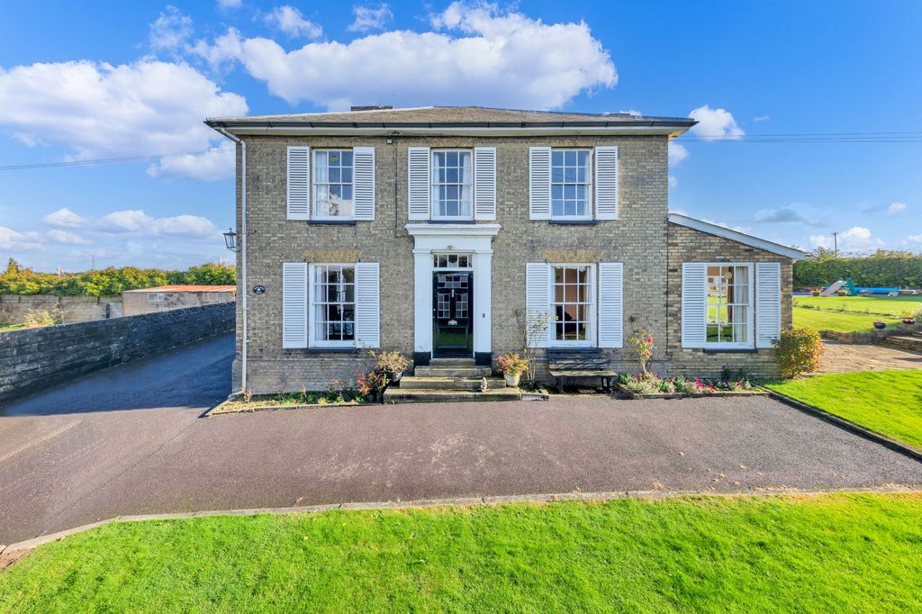 Property photo 2 of 33