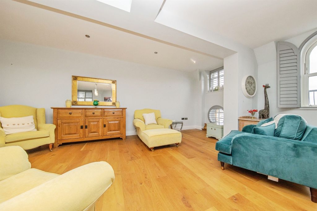 Property photo 3 of 24