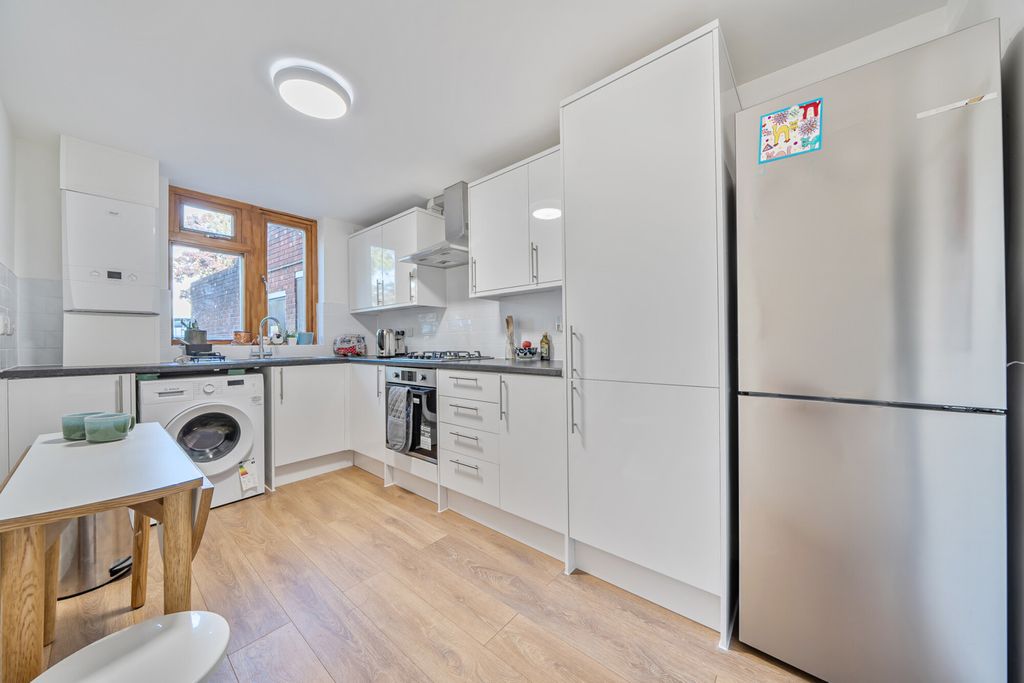Property photo 3 of 18 Kitchen