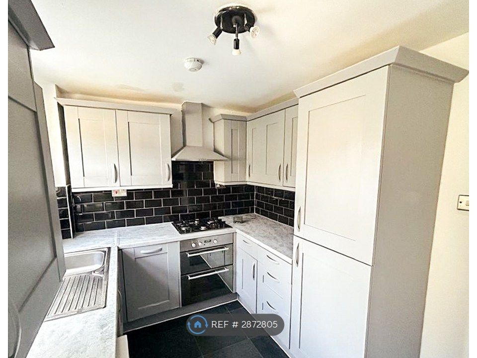 Property photo 2 of 5 Kitchen