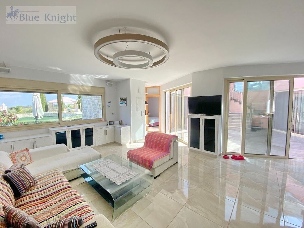 Property photo 3 of 34