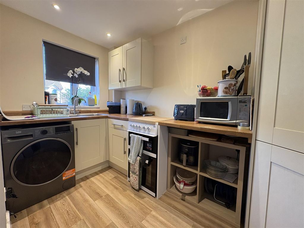 Property photo 2 of 6 Well Fitted Kitchen