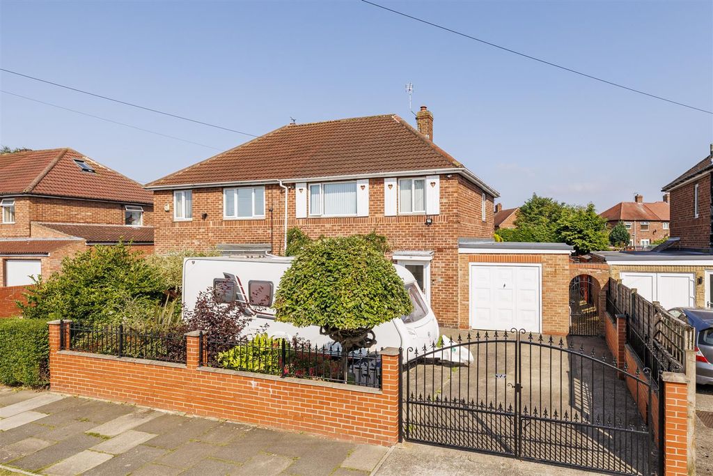 Property photo 1 of 17 External