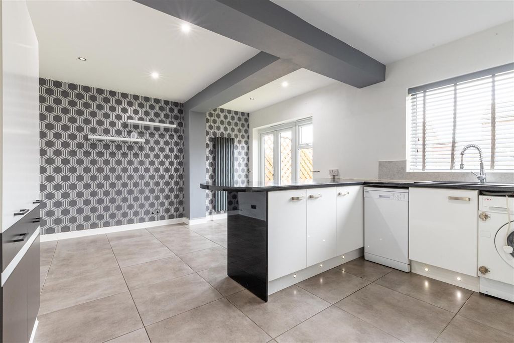 Property photo 3 of 11 Kitchen Diner