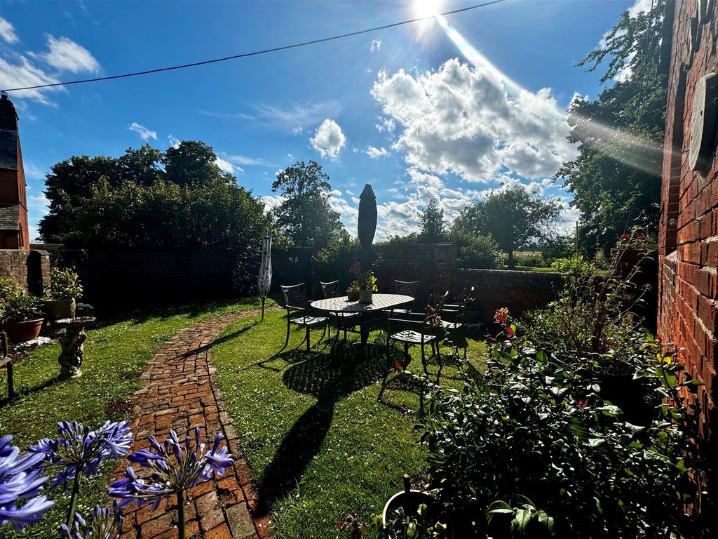 Property photo 2 of 14 Garden.Jpg