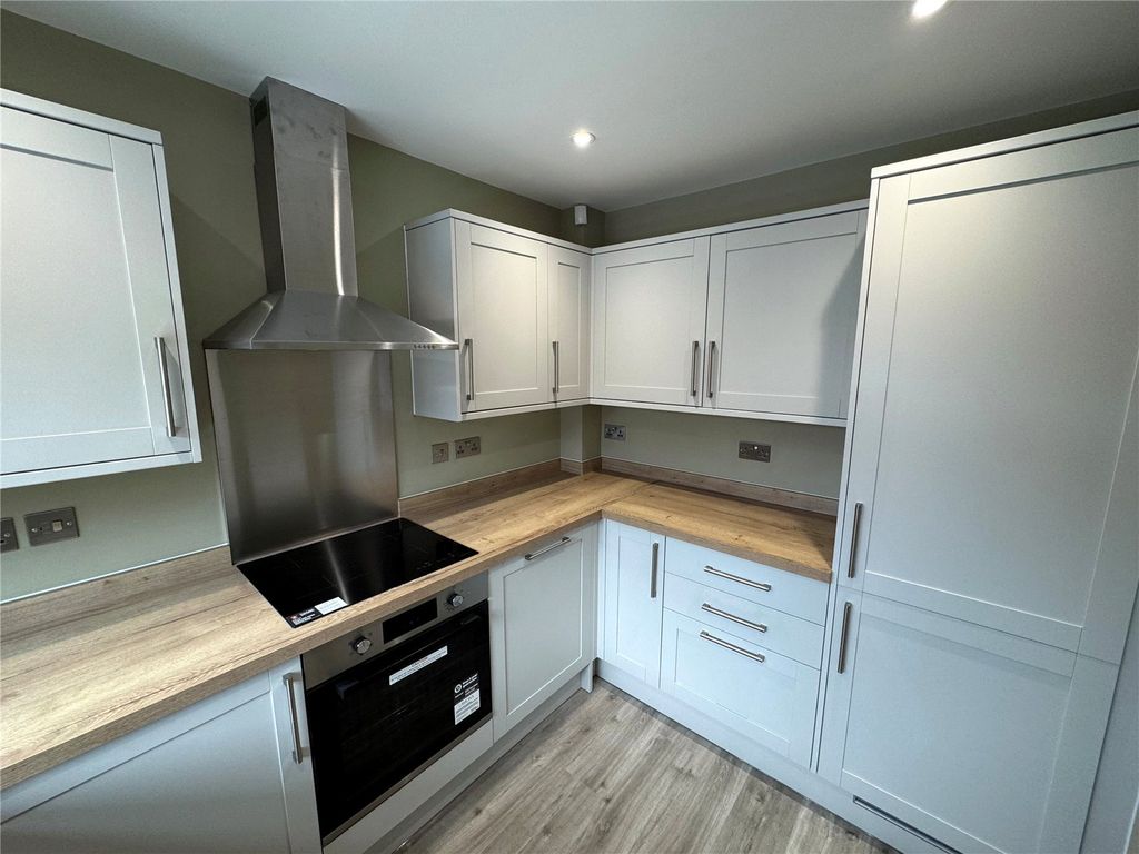 Property photo 2 of 25 Picture No. 13