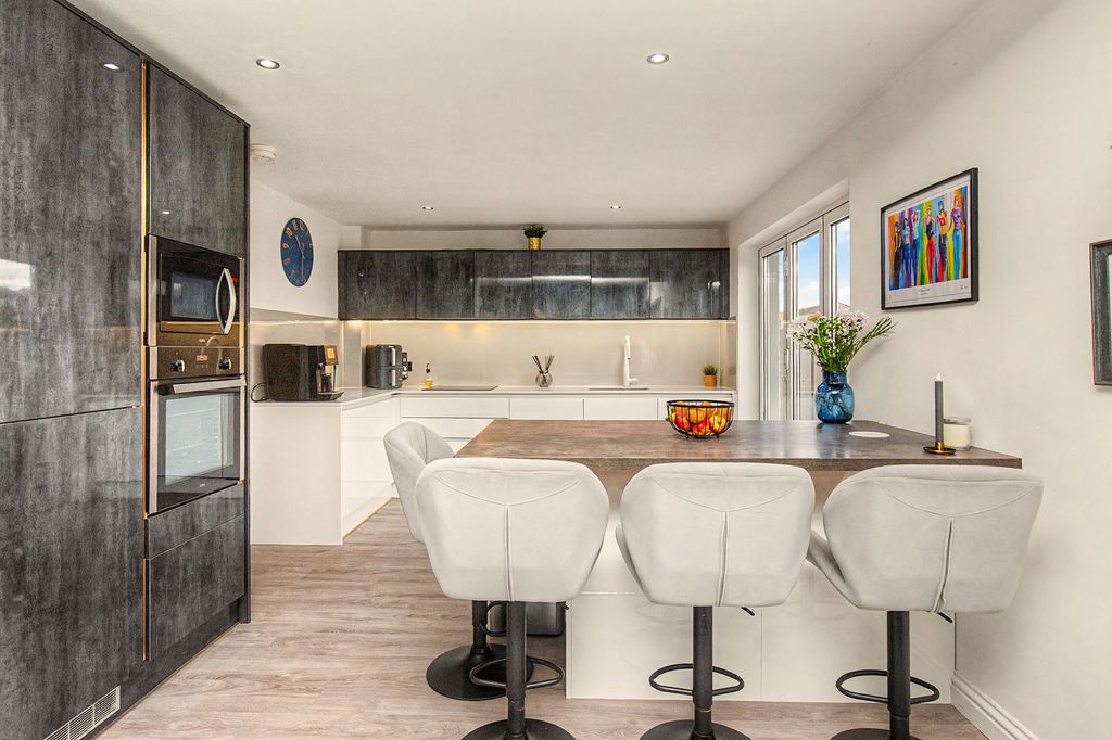 Property photo 3 of 12 Property Image 3