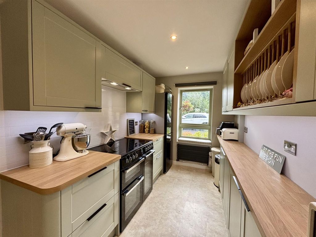 Property photo 3 of 22 Kitchen 2.Jpg
