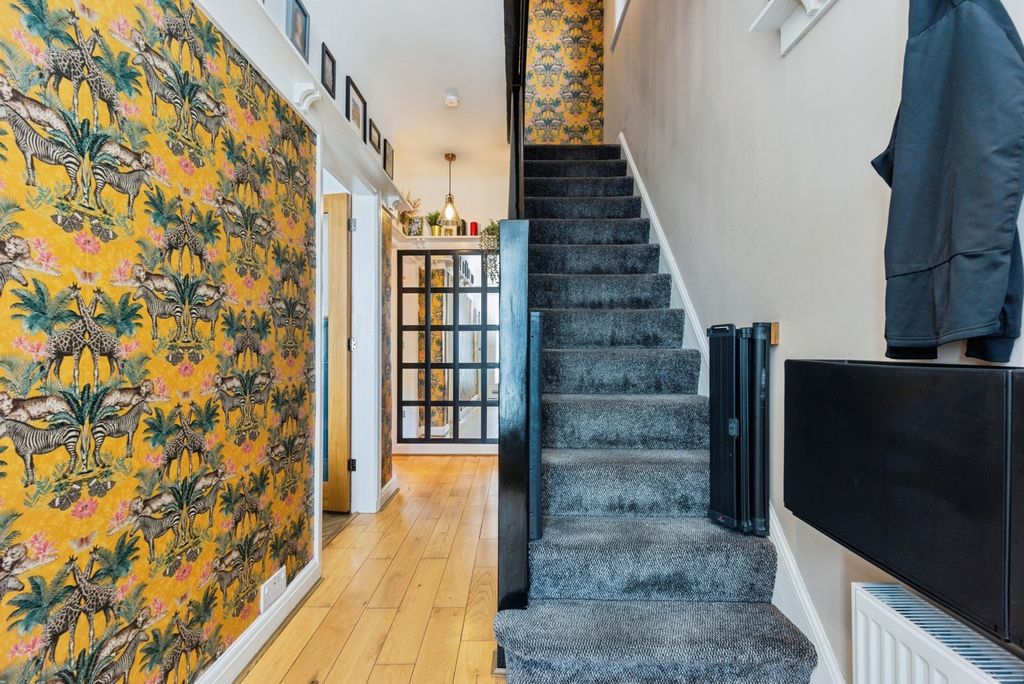 Property photo 2 of 16 Pbox-Img.Jpg