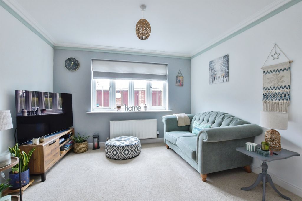 Property photo 2 of 17