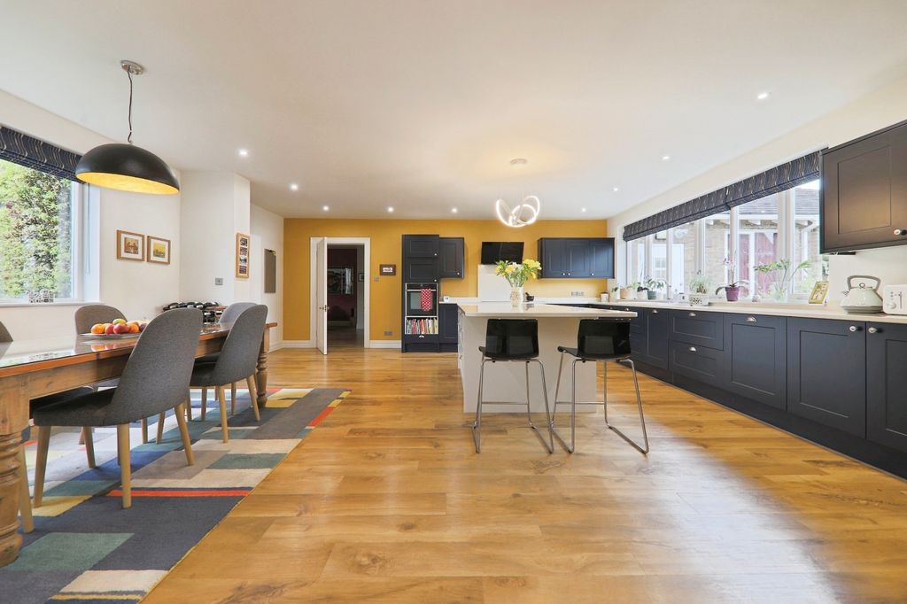 Property photo 2 of 26 4072756