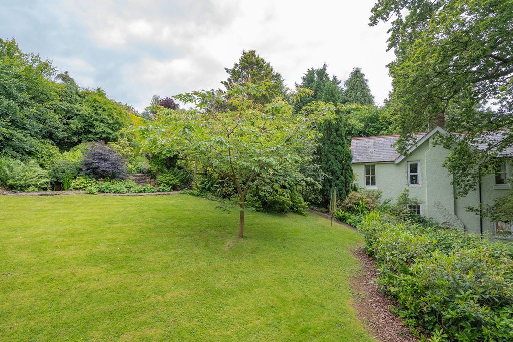 Property photo 2 of 28