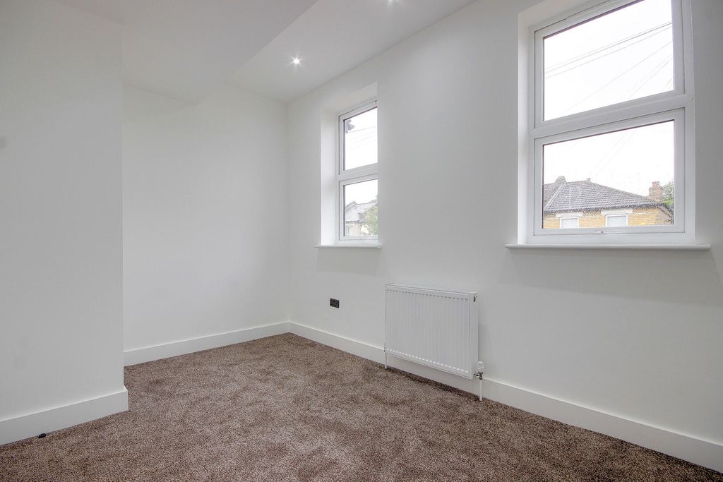 Property photo 3 of 17 Bedroom