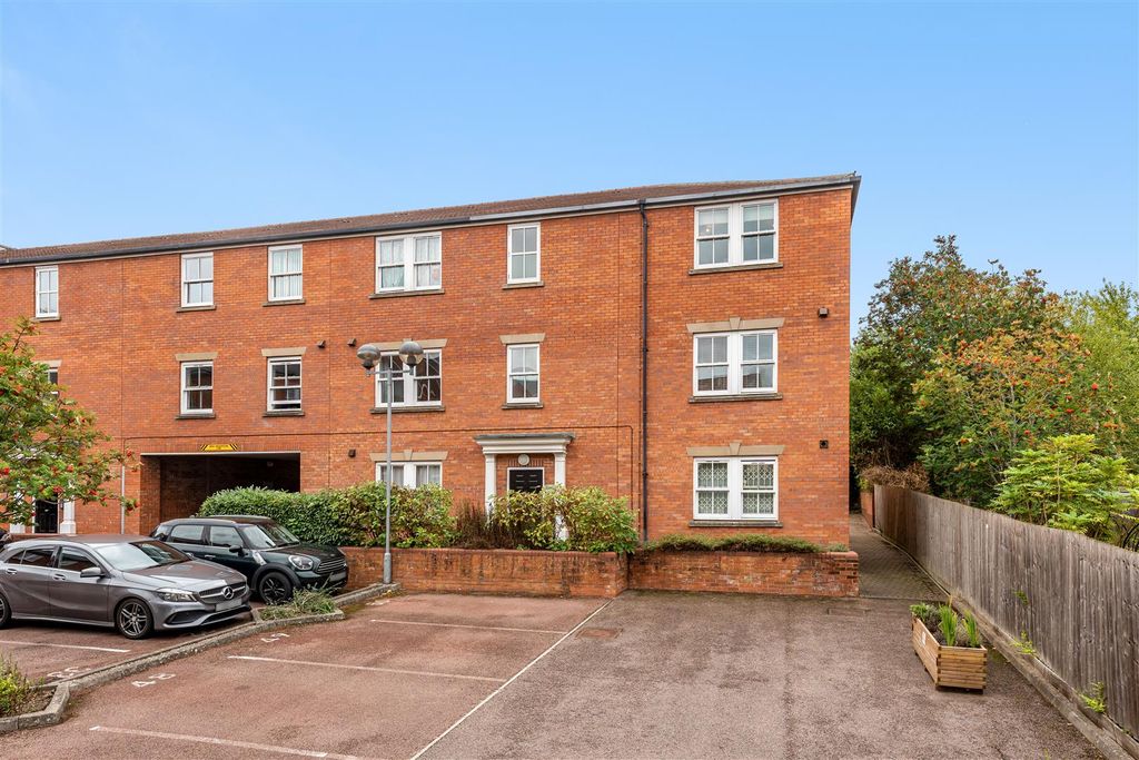 Property photo 1 of 10 54 People's Place, Banbury-2.Jpg
