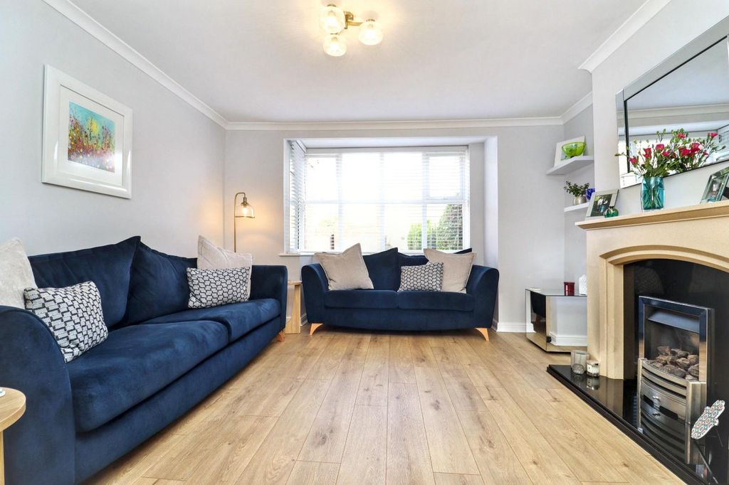 Property photo 2 of 31