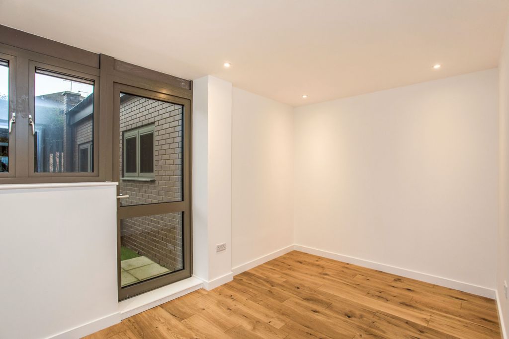 Property photo 2 of 9 58626068-Ca79-431E-B