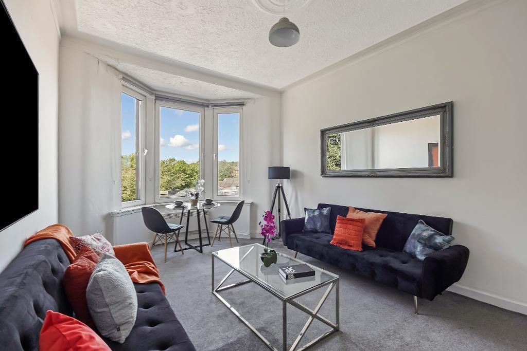 Property photo 2 of 18 Living/ Dining Room