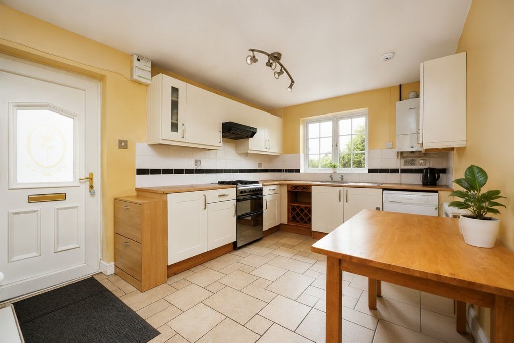 Property photo 2 of 18 5501952