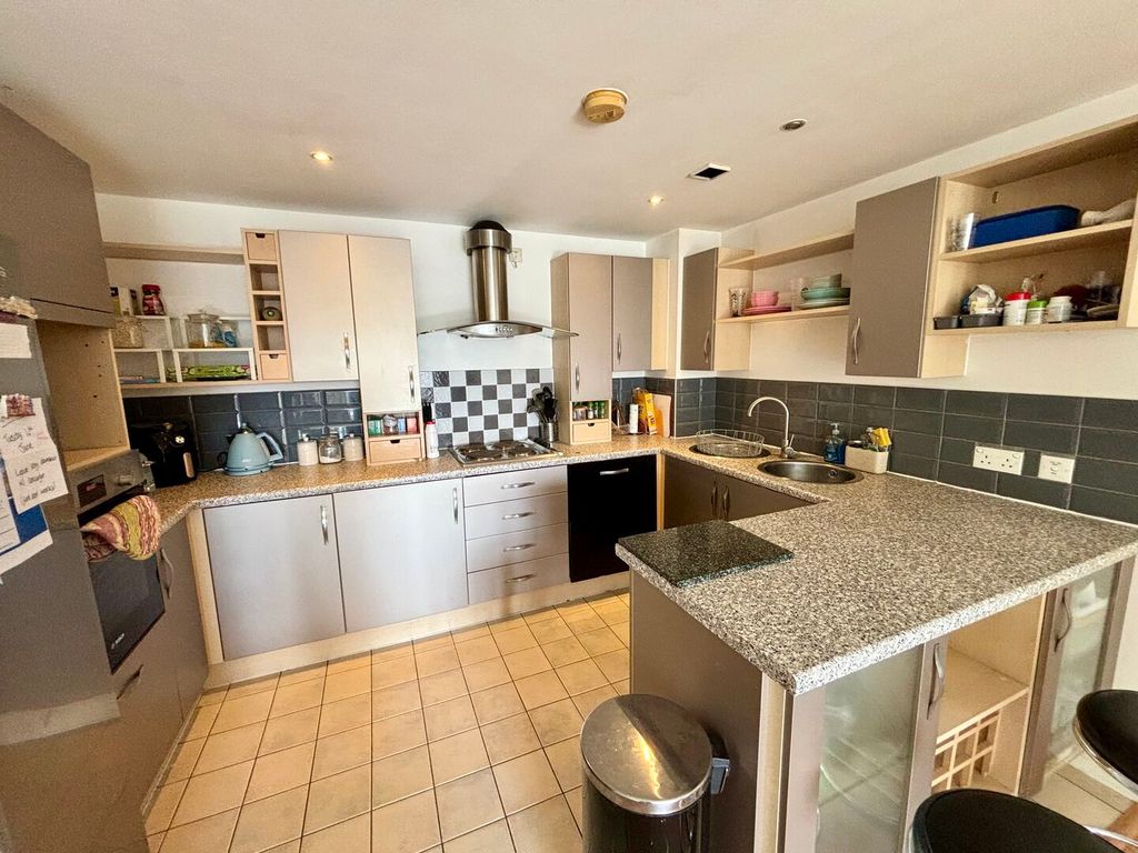 Property photo 2 of 19 Image00003
