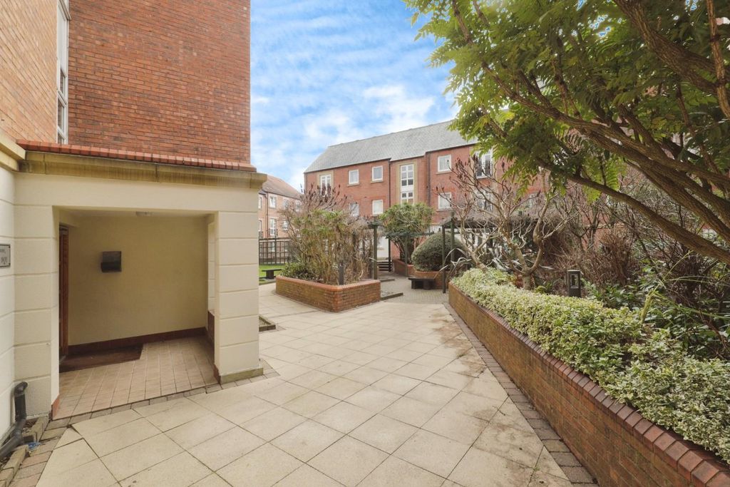 Property photo 1 of 10 Front View/Courtyard