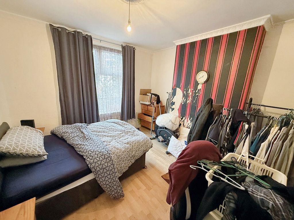 Property photo 3 of 6